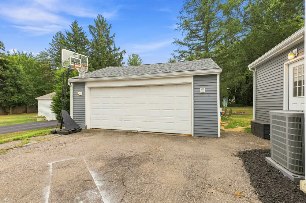 6136 Hugh Street Burton City, MI 48509