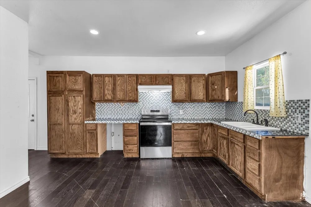 101 S Archer Street Groesbeck, TX 76642