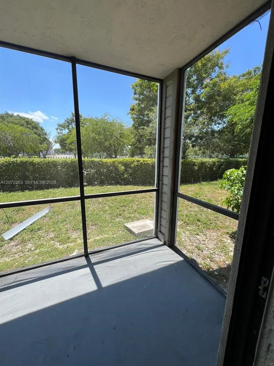 18725 NW 62nd Ave #111 Hialeah, FL 33015