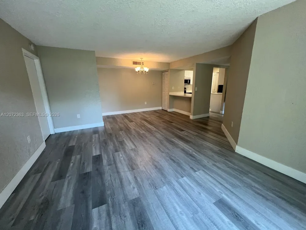 18725 NW 62nd Ave #111 Hialeah, FL 33015