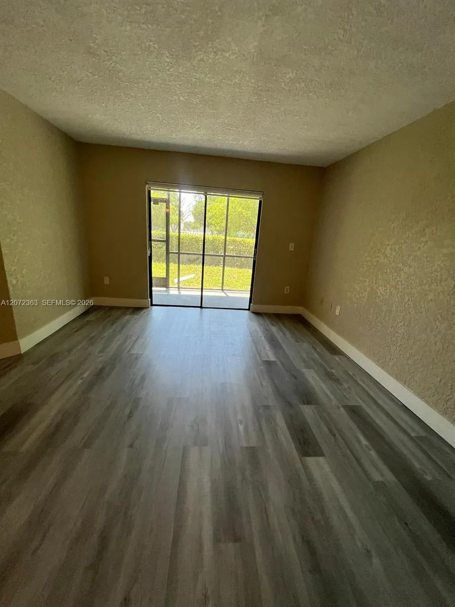 18725 NW 62nd Ave #111 Hialeah, FL 33015