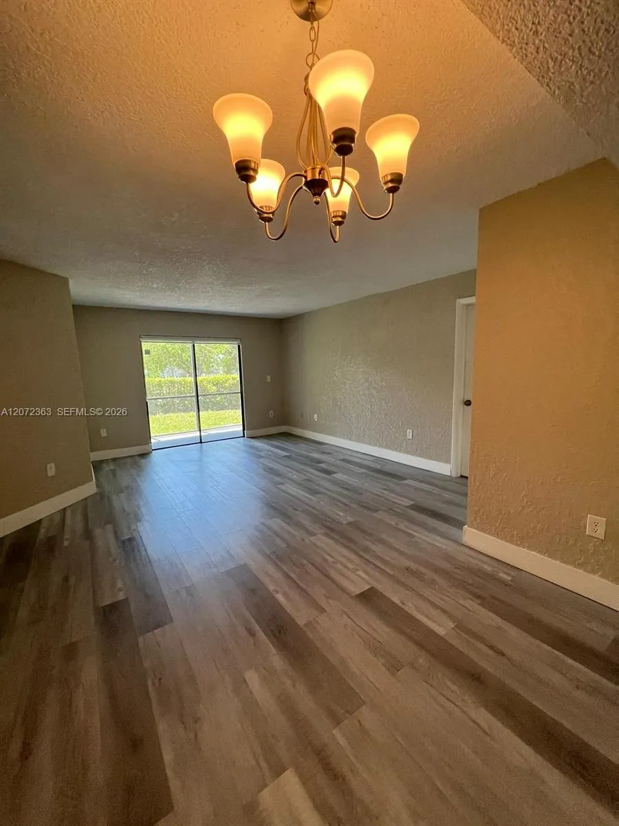 18725 NW 62nd Ave #111 Hialeah, FL 33015