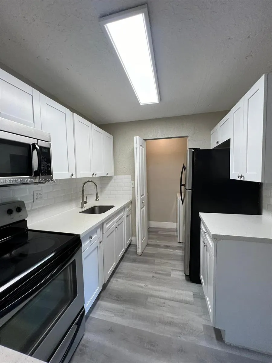 18725 NW 62nd Ave #111 Hialeah, FL 33015