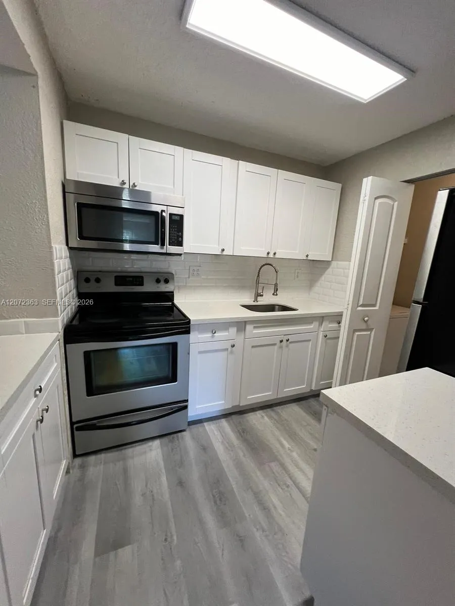 18725 NW 62nd Ave #111 Hialeah, FL 33015