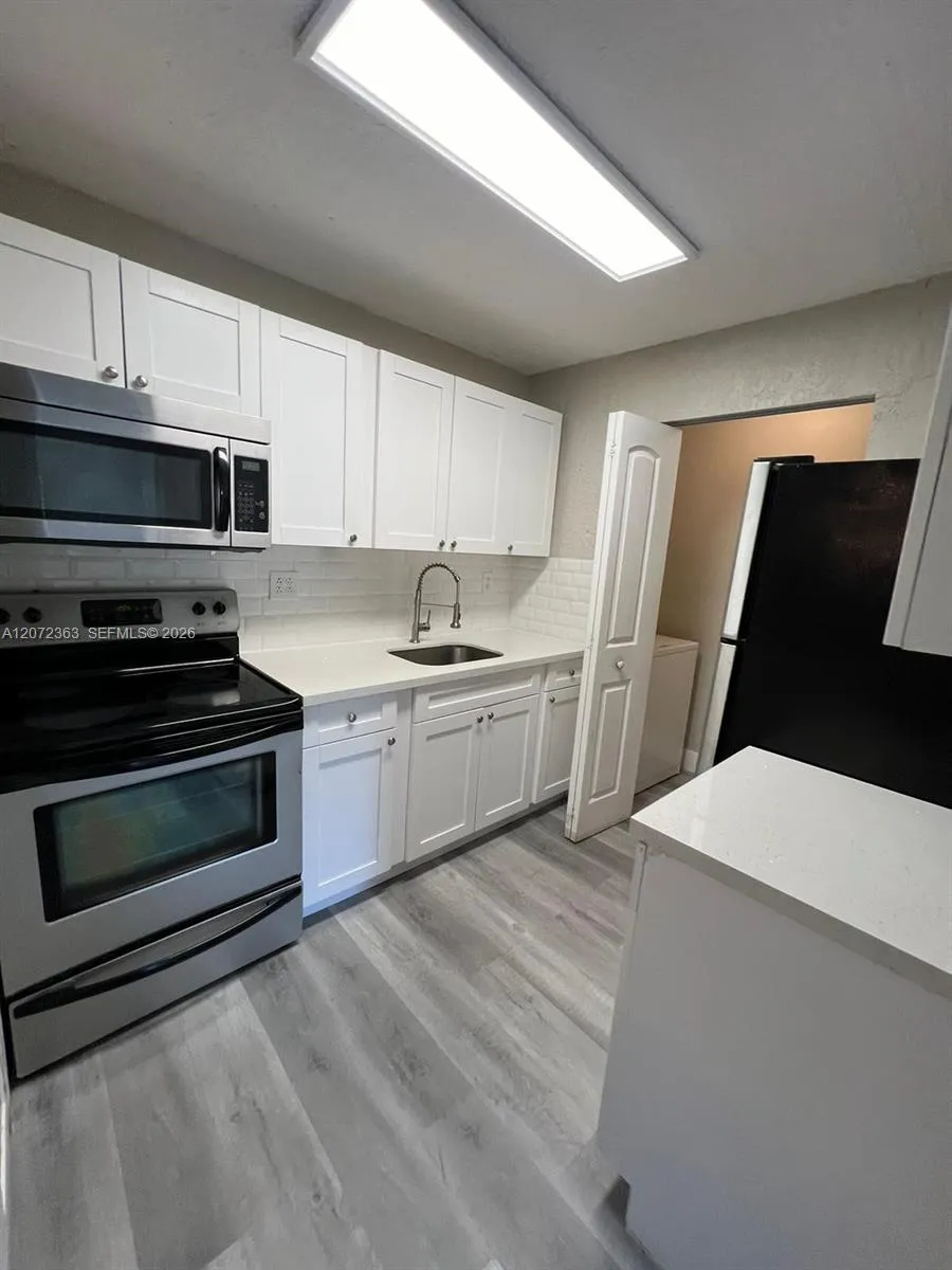 18725 NW 62nd Ave #111 Hialeah, FL 33015