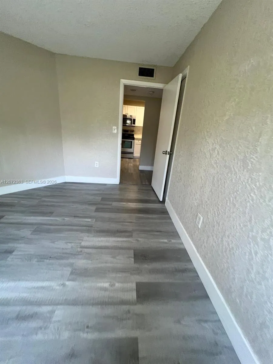 18725 NW 62nd Ave #111 Hialeah, FL 33015