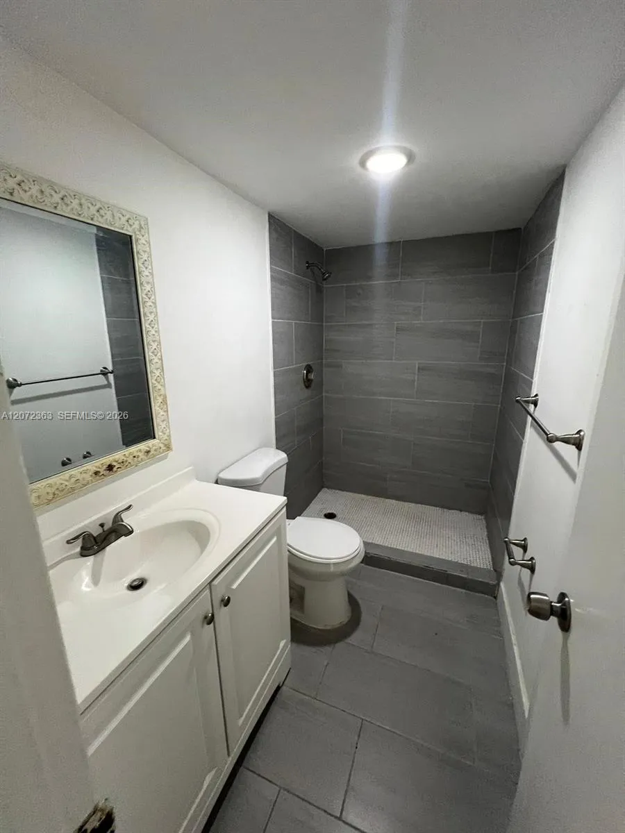 18725 NW 62nd Ave #111 Hialeah, FL 33015