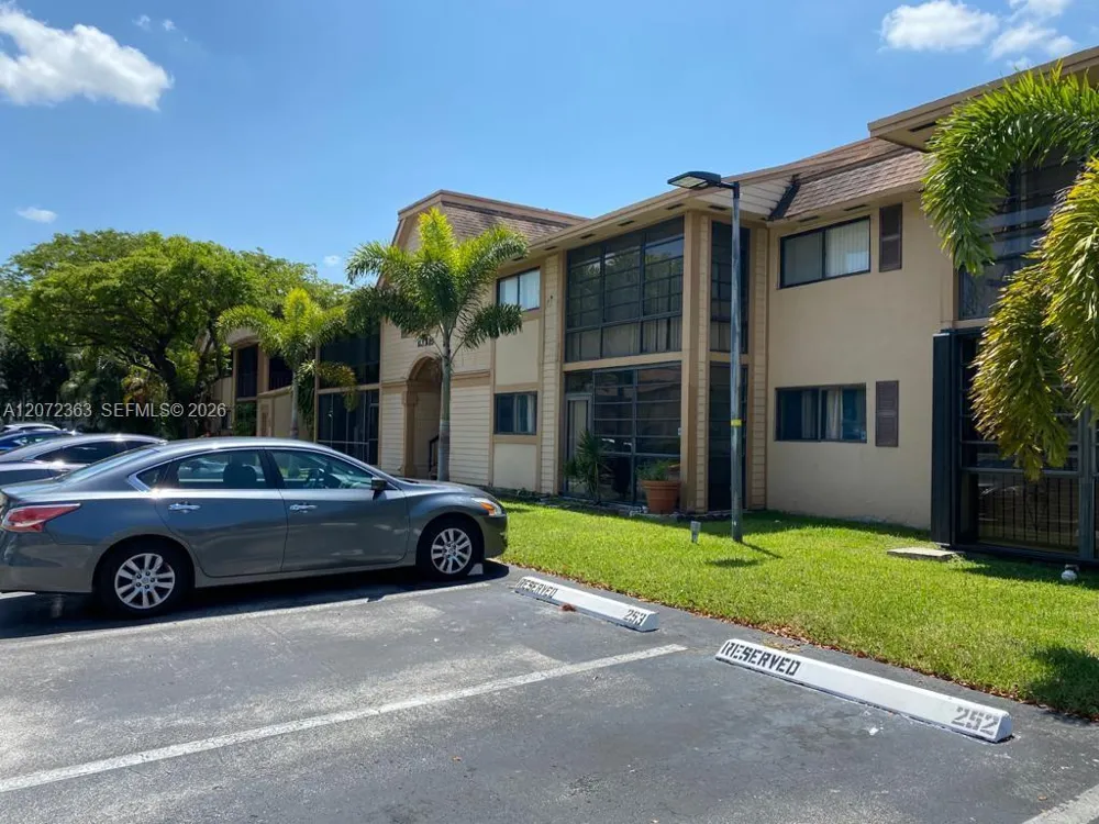 18725 NW 62nd Ave #111 Hialeah, FL 33015