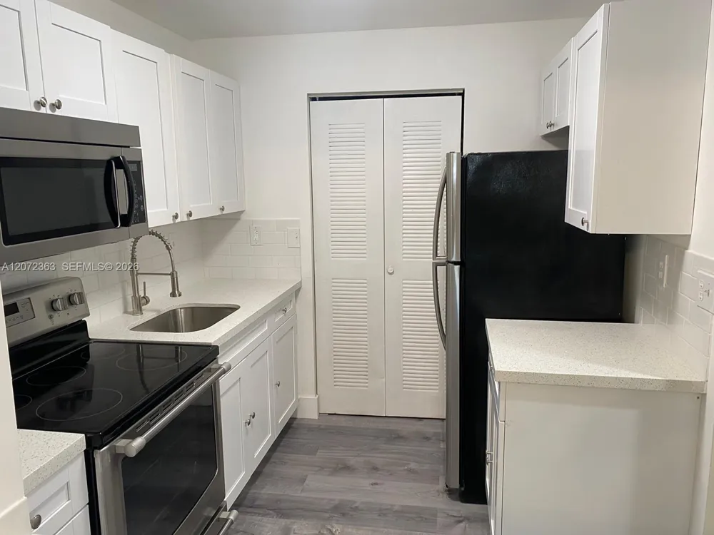 18725 NW 62nd Ave #111 Hialeah, FL 33015
