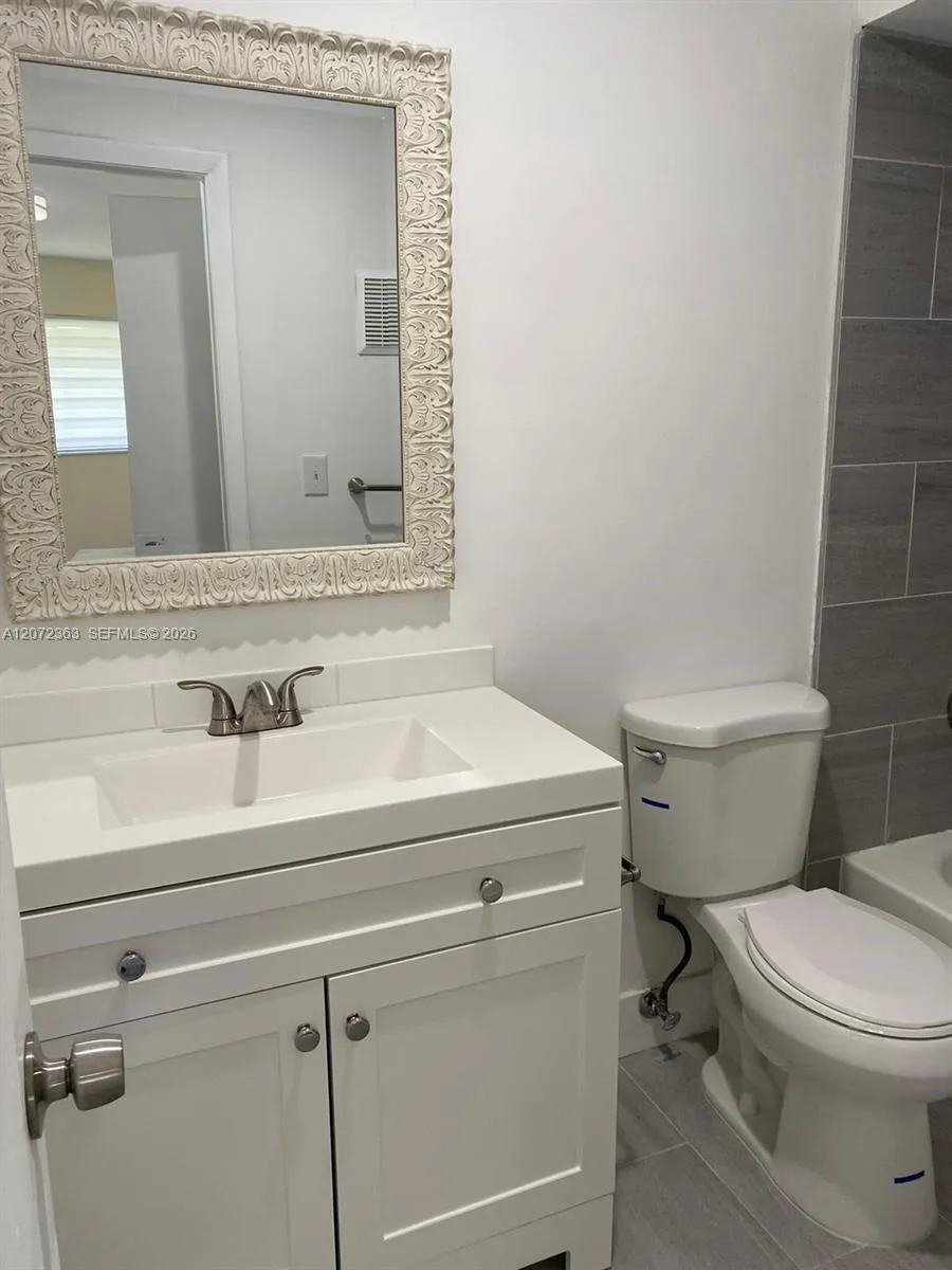 18725 NW 62nd Ave #111 Hialeah, FL 33015