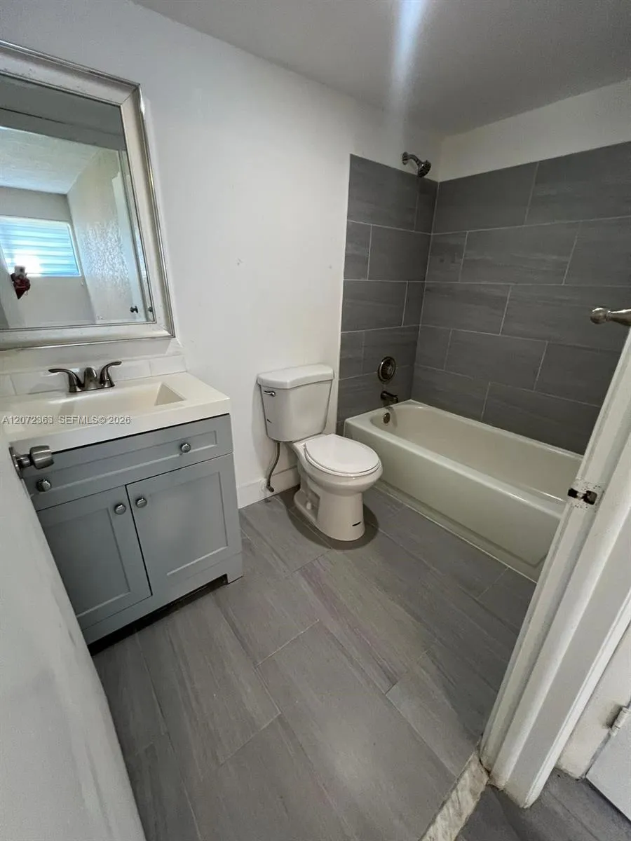 18725 NW 62nd Ave #111 Hialeah, FL 33015