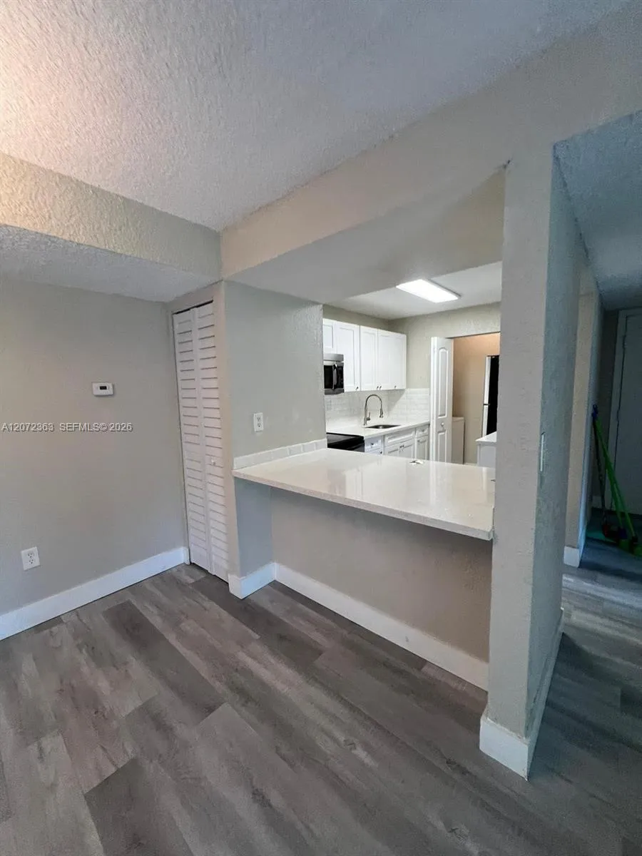 18725 NW 62nd Ave #111 Hialeah, FL 33015