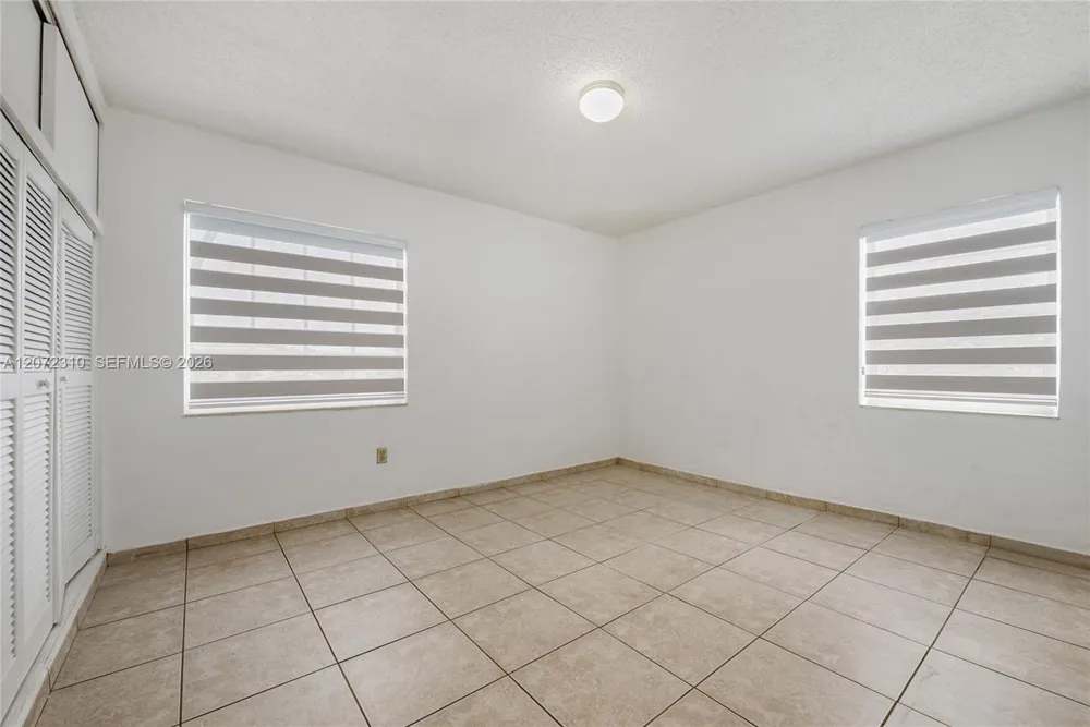 10240 SW 35th St Miami, FL 33165