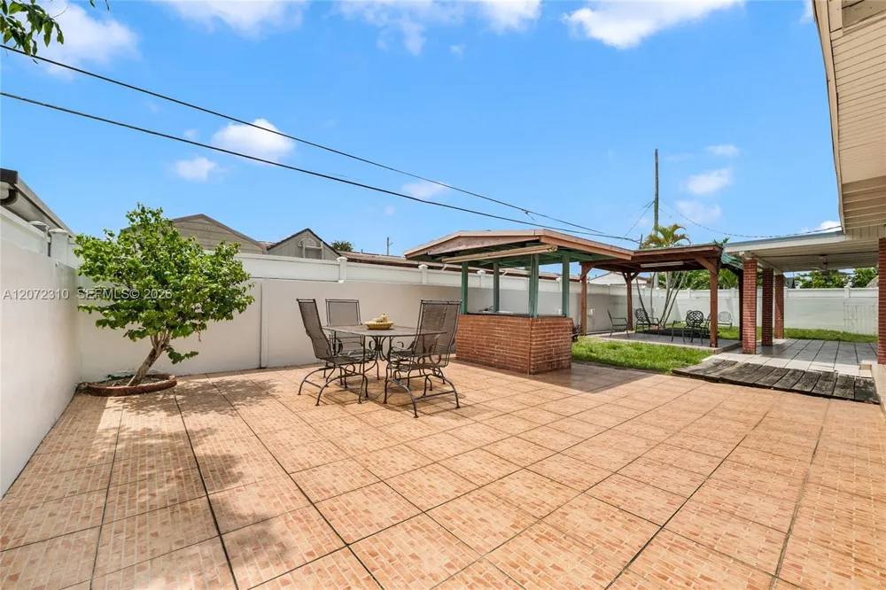 10240 SW 35th St Miami, FL 33165