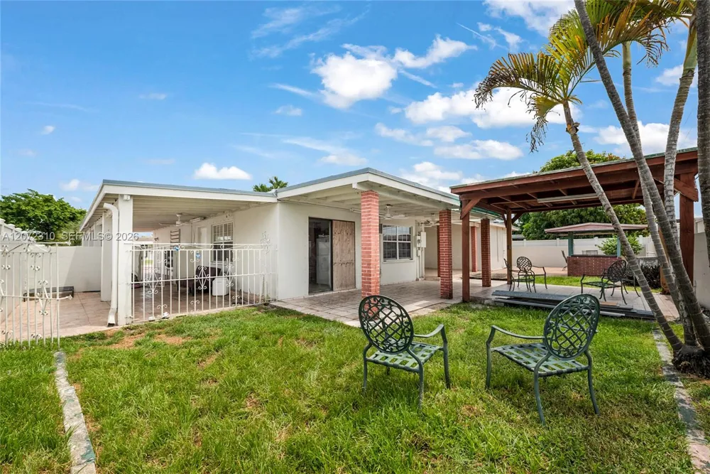 10240 SW 35th St Miami, FL 33165