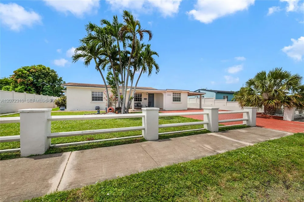 10240 SW 35th St Miami, FL 33165