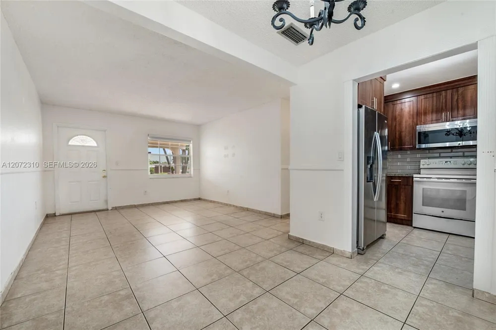10240 SW 35th St Miami, FL 33165