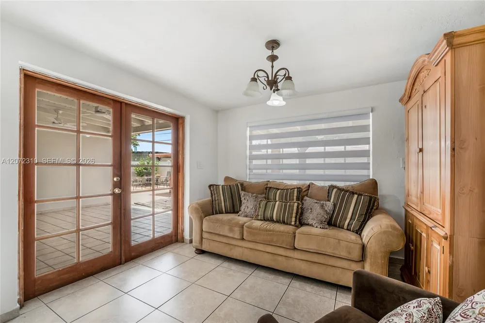 10240 SW 35th St Miami, FL 33165