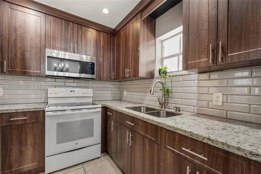 10240 SW 35th St Miami, FL 33165