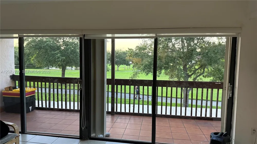 465 W Park Dr #11-3 Miami, FL 33172