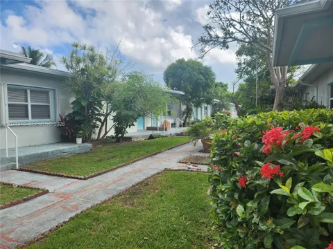 1239 Marseille Dr #4