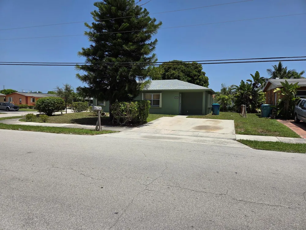 734 NE 1ST STREET Boynton Beach, FL 33435