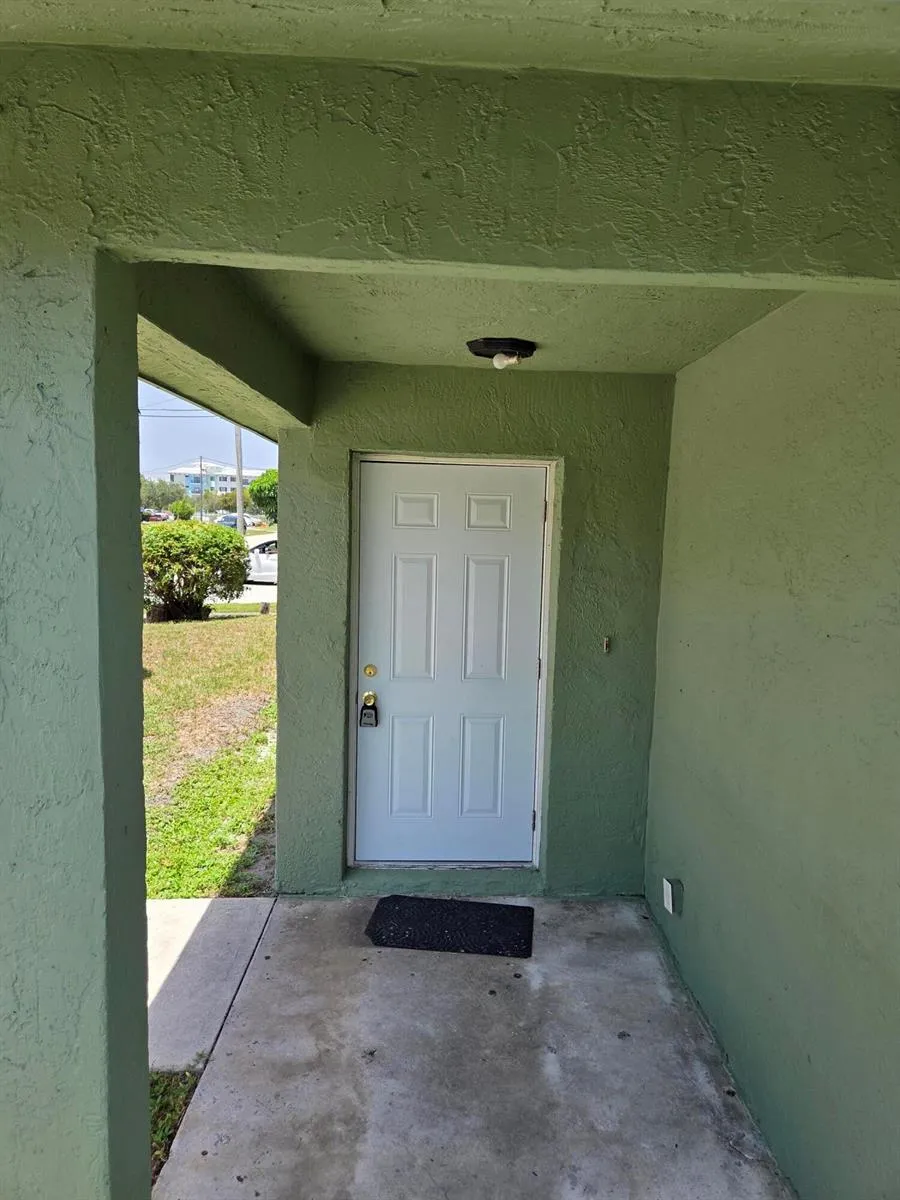 734 NE 1ST STREET Boynton Beach, FL 33435