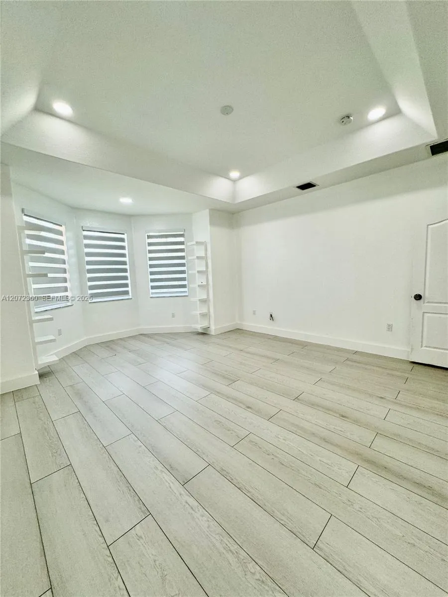 14974 SW 18th Ter Miami, FL 33185