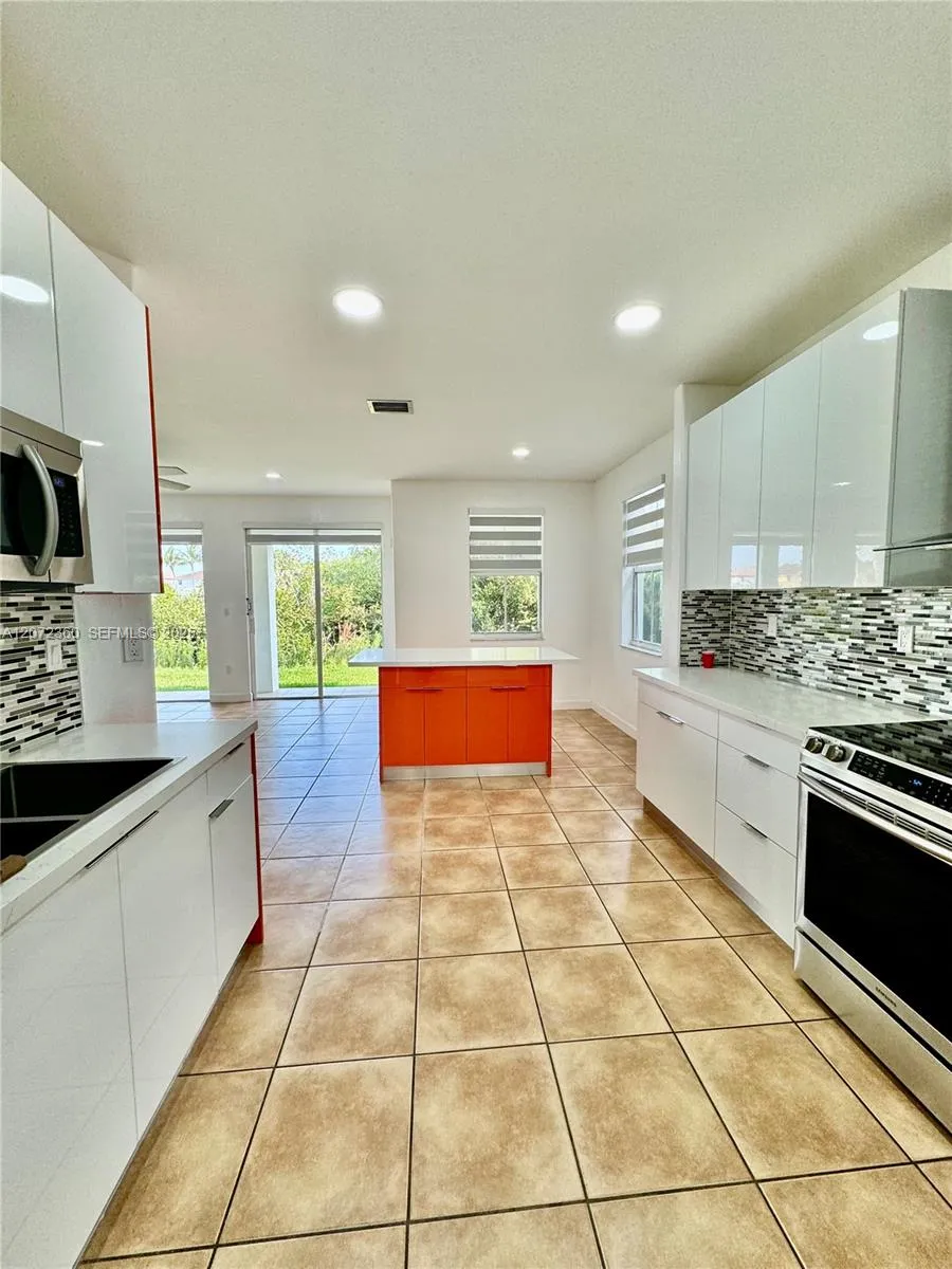 14974 SW 18th Ter Miami, FL 33185