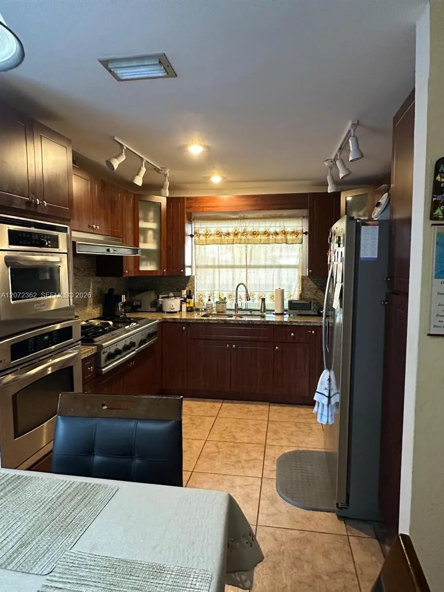 4863 SW 148th Ct Miami, FL 33185