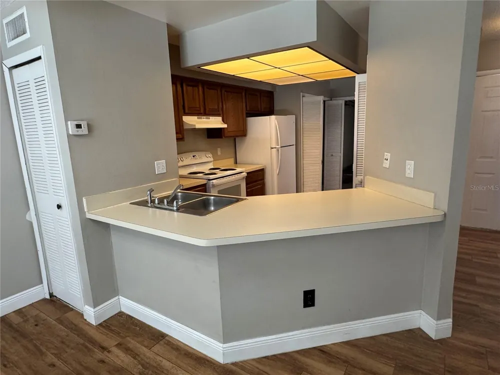4863 WALDEN CIRCLE #24 Orlando, FL 32811