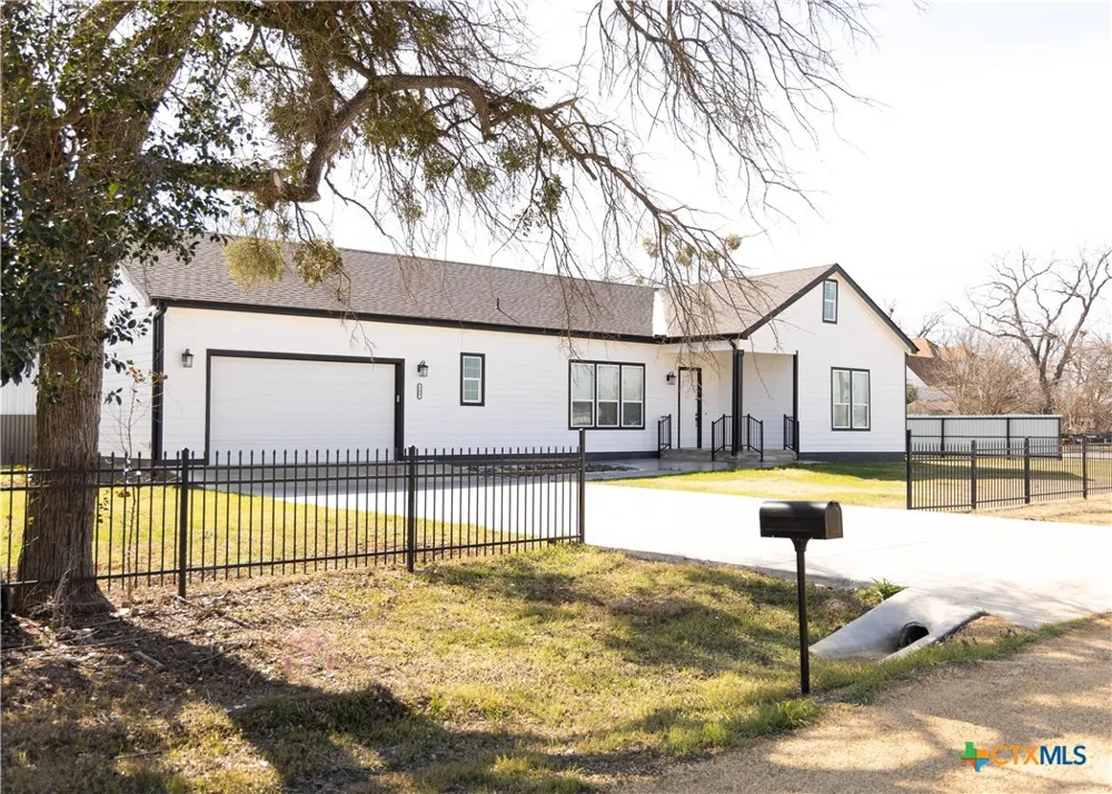 300 Front Street Thorndale, TX 76577