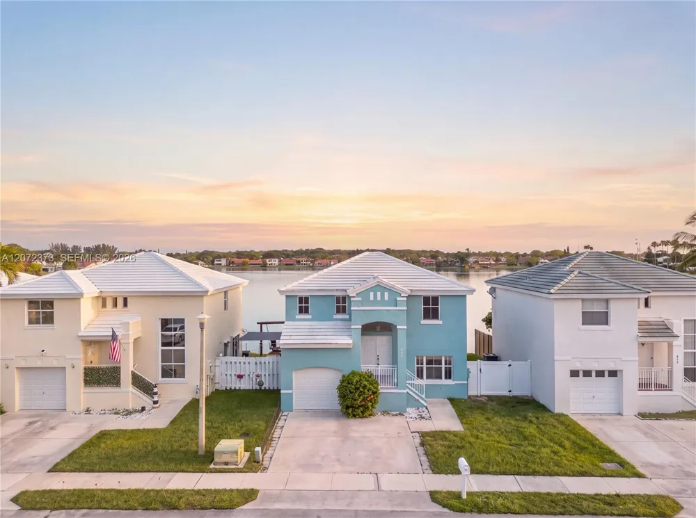 6733 Bayfront Dr Margate, FL 33063
