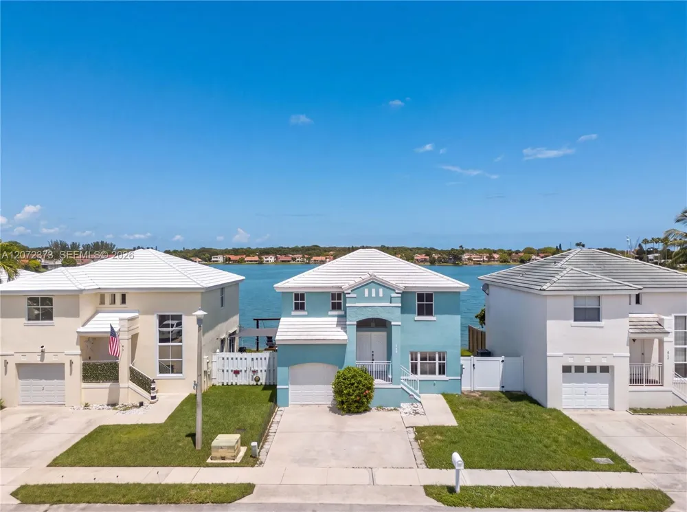 6733 Bayfront Dr Margate, FL 33063