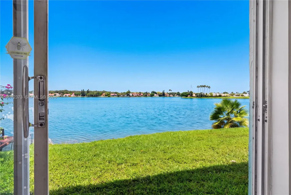 6733 Bayfront Dr Margate, FL 33063