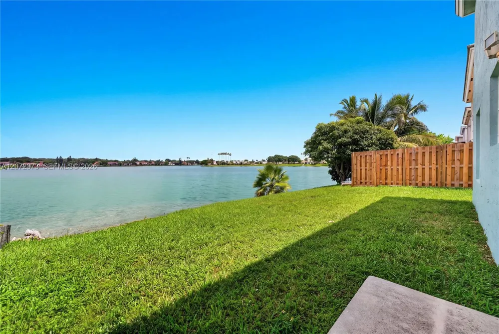 6733 Bayfront Dr Margate, FL 33063