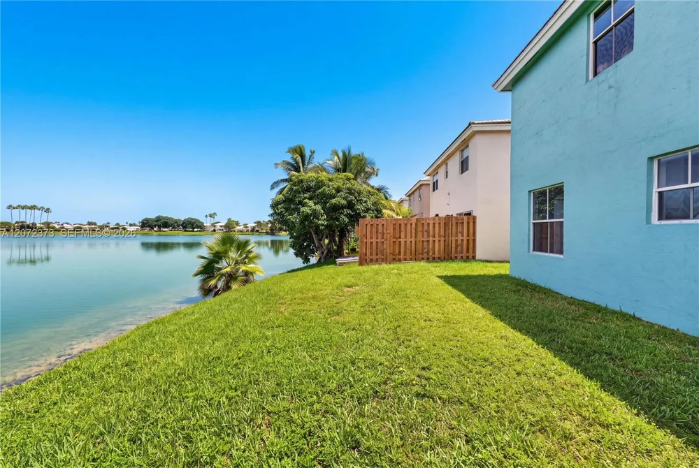 6733 Bayfront Dr Margate, FL 33063