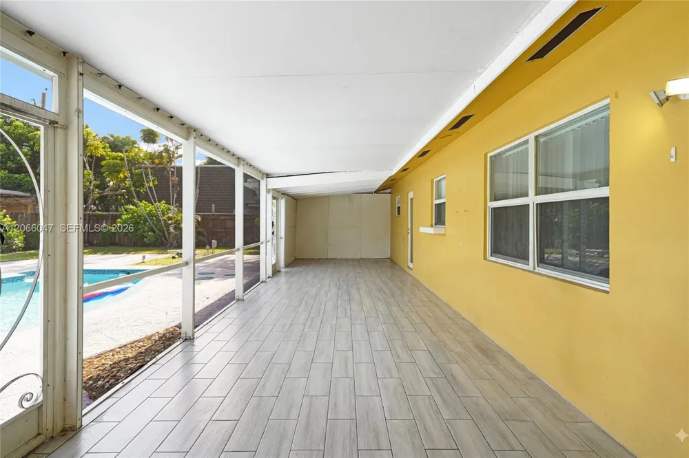 912 NE 9th Ct Pompano Beach, FL 33060