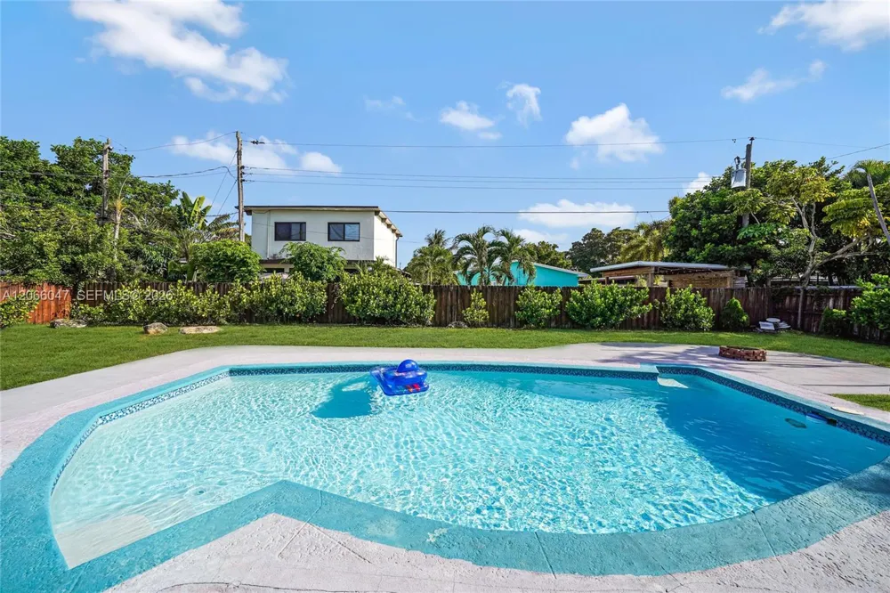912 NE 9th Ct Pompano Beach, FL 33060