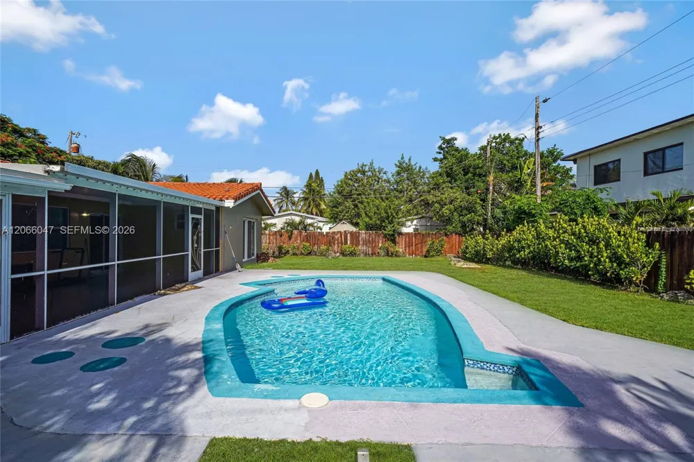 912 NE 9th Ct Pompano Beach, FL 33060