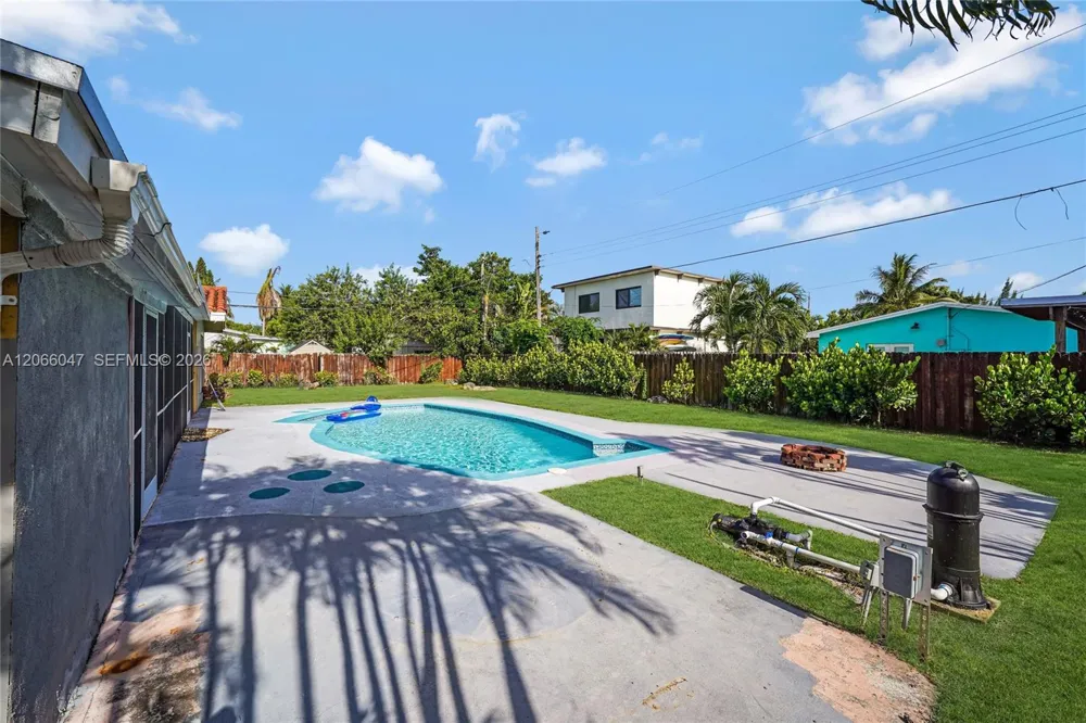 912 NE 9th Ct Pompano Beach, FL 33060