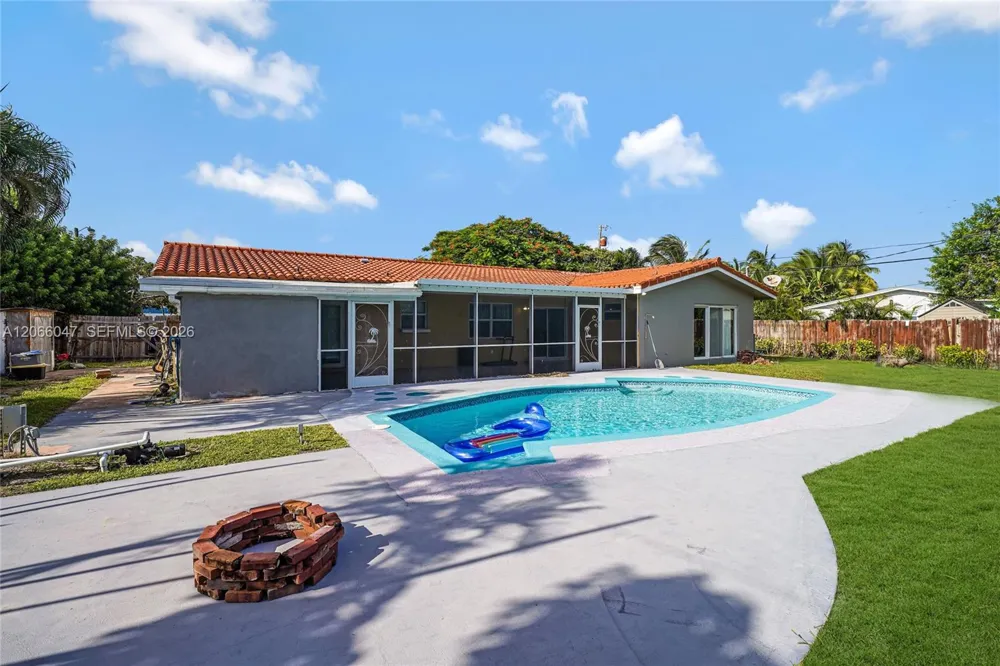 912 NE 9th Ct Pompano Beach, FL 33060