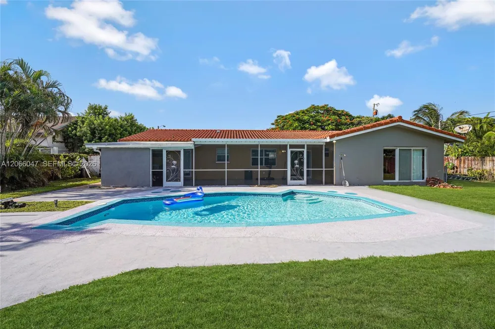 912 NE 9th Ct Pompano Beach, FL 33060