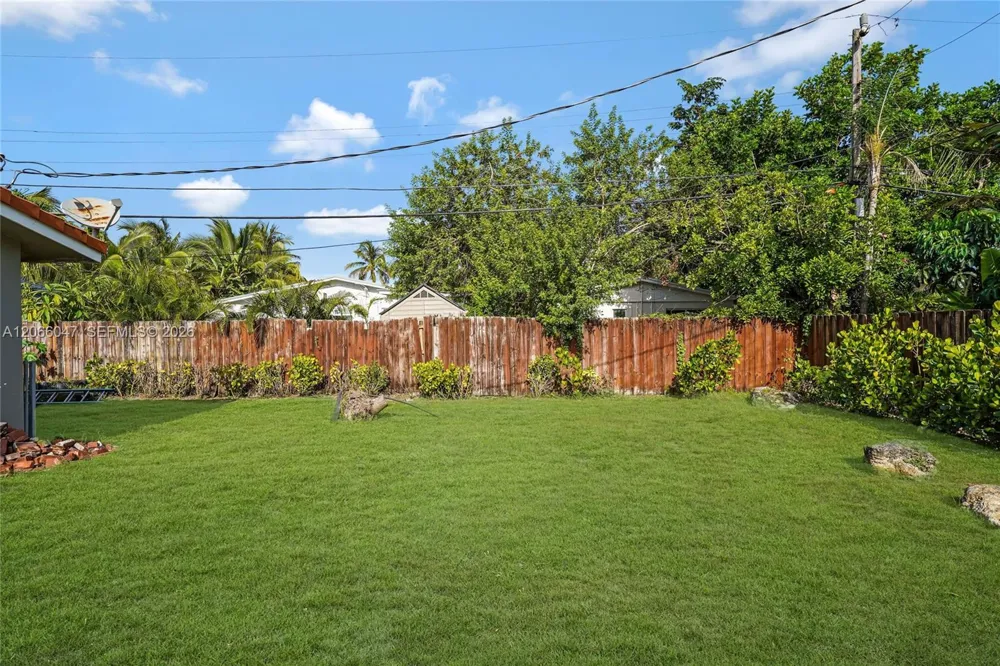912 NE 9th Ct Pompano Beach, FL 33060
