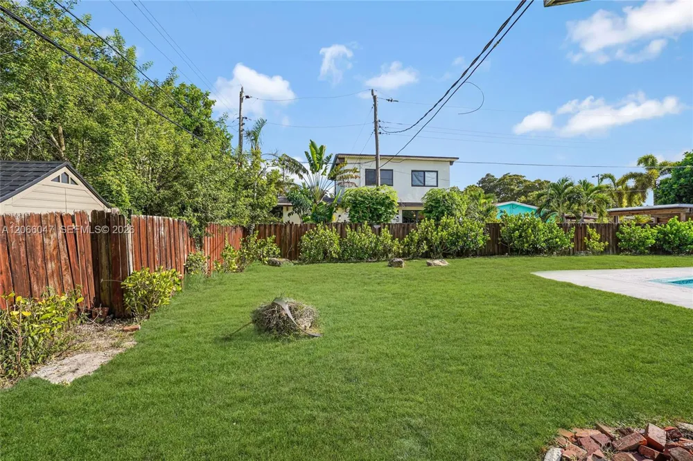 912 NE 9th Ct Pompano Beach, FL 33060