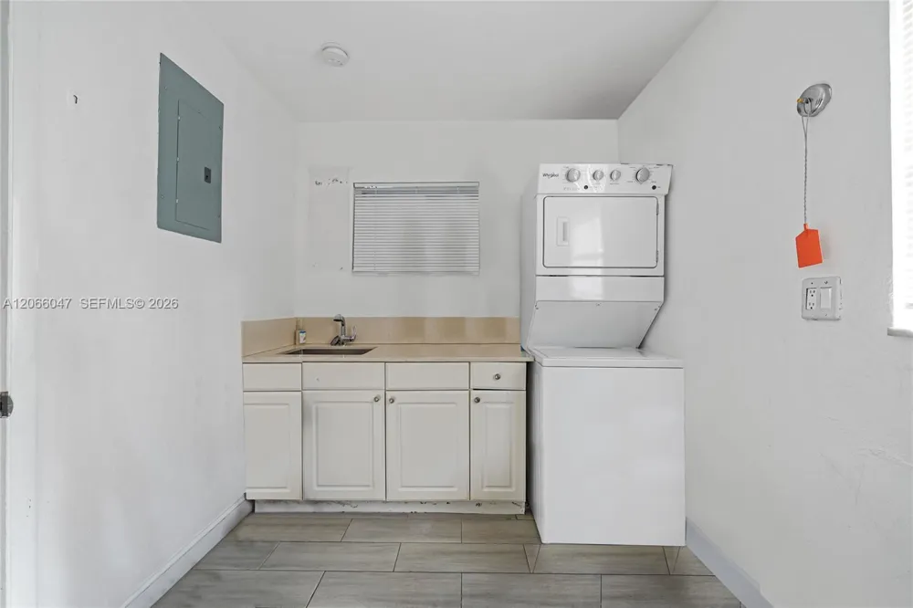 912 NE 9th Ct Pompano Beach, FL 33060