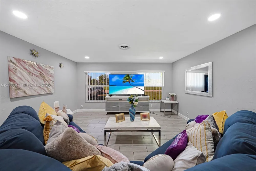 912 NE 9th Ct Pompano Beach, FL 33060