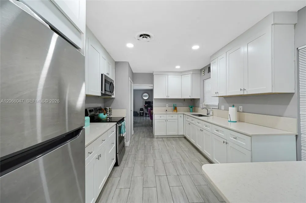 912 NE 9th Ct Pompano Beach, FL 33060