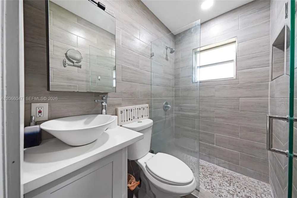 912 NE 9th Ct Pompano Beach, FL 33060
