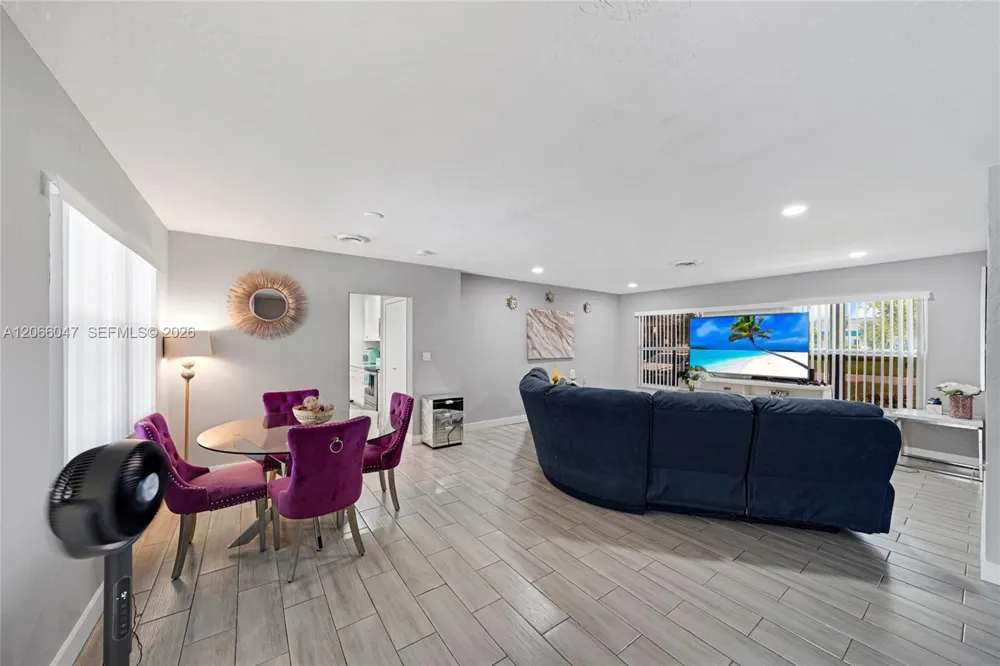 912 NE 9th Ct Pompano Beach, FL 33060